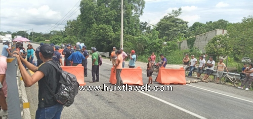 Usuarios de energía eléctrica de Tuzantán bloquean carretera Huixtla a Tapachula