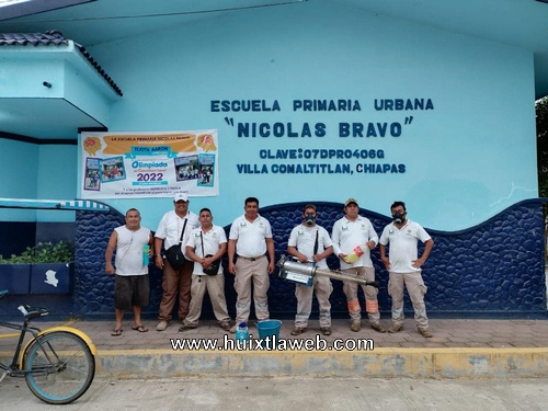 Fumigación contra proliferación de mosquitos en Escuela de Villa Comaltitlán