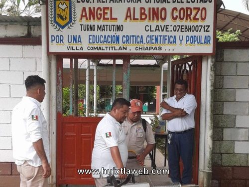 Protección Civil realiza nebulización de instalaciones de Escuela Preparatoria en Comaltitlán