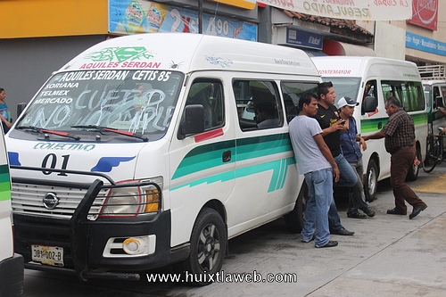 Por incumplimiento del ayuntamiento transportistas toman la presidencia de Huixtla