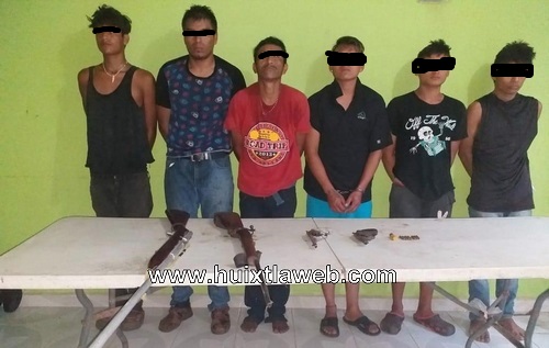 Policías de Acacoyagua atrapan a seis sujetos con armas de fuego