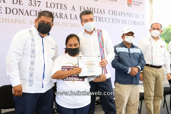 Entrega el Gobernador Rutilio Escandón, 337 lotes a familias y área para COBACH 251 en Huixtla