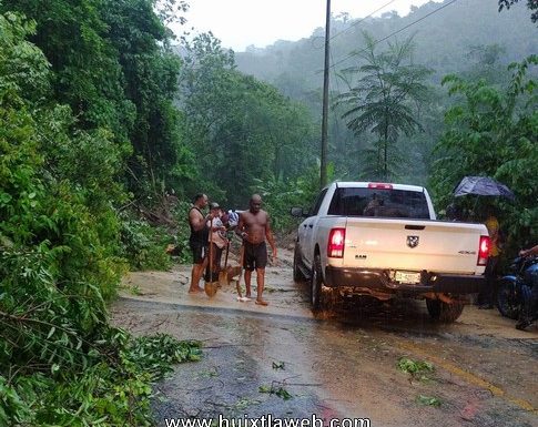 Derrumbe en Chapingo bloquea carretera Huixtla a Motozintla
